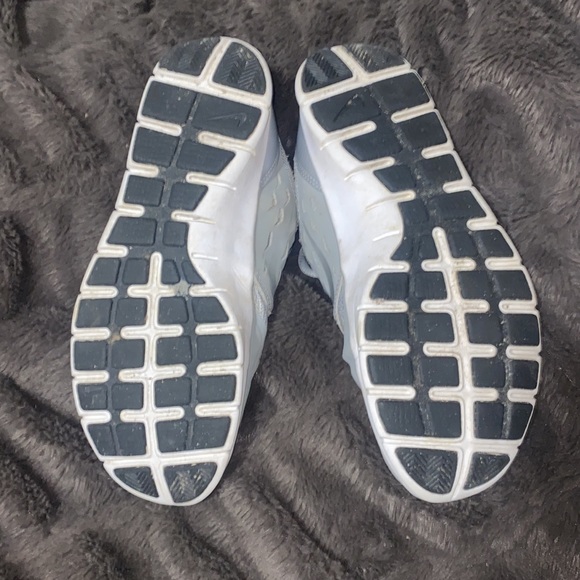 🦋Grey Nike Running shoes! - Picture 5 of 6